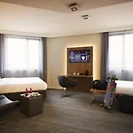 Hotel Moxy Munich Messe 4*