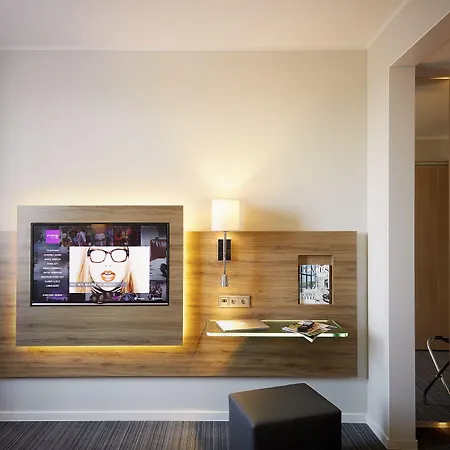 Hotel Moxy Munich Messe 4*