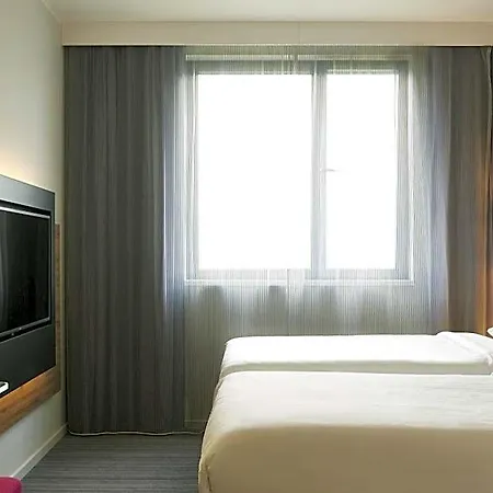 Hotel Moxy Munich Messe 4*